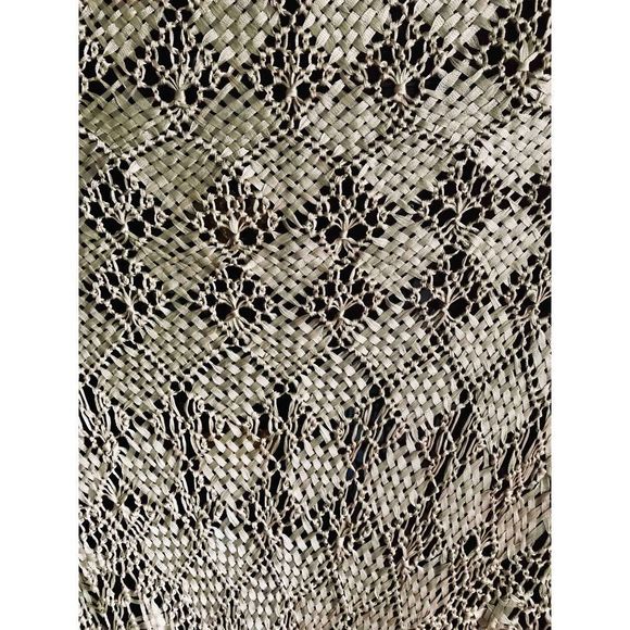 Wrap, Vintage Ivory/Peach 1990s Silk Macreme Shawl with long Fringe - Picture 4 of 10